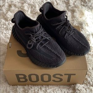 YEEZY 350 “BLACK” SIZE 6